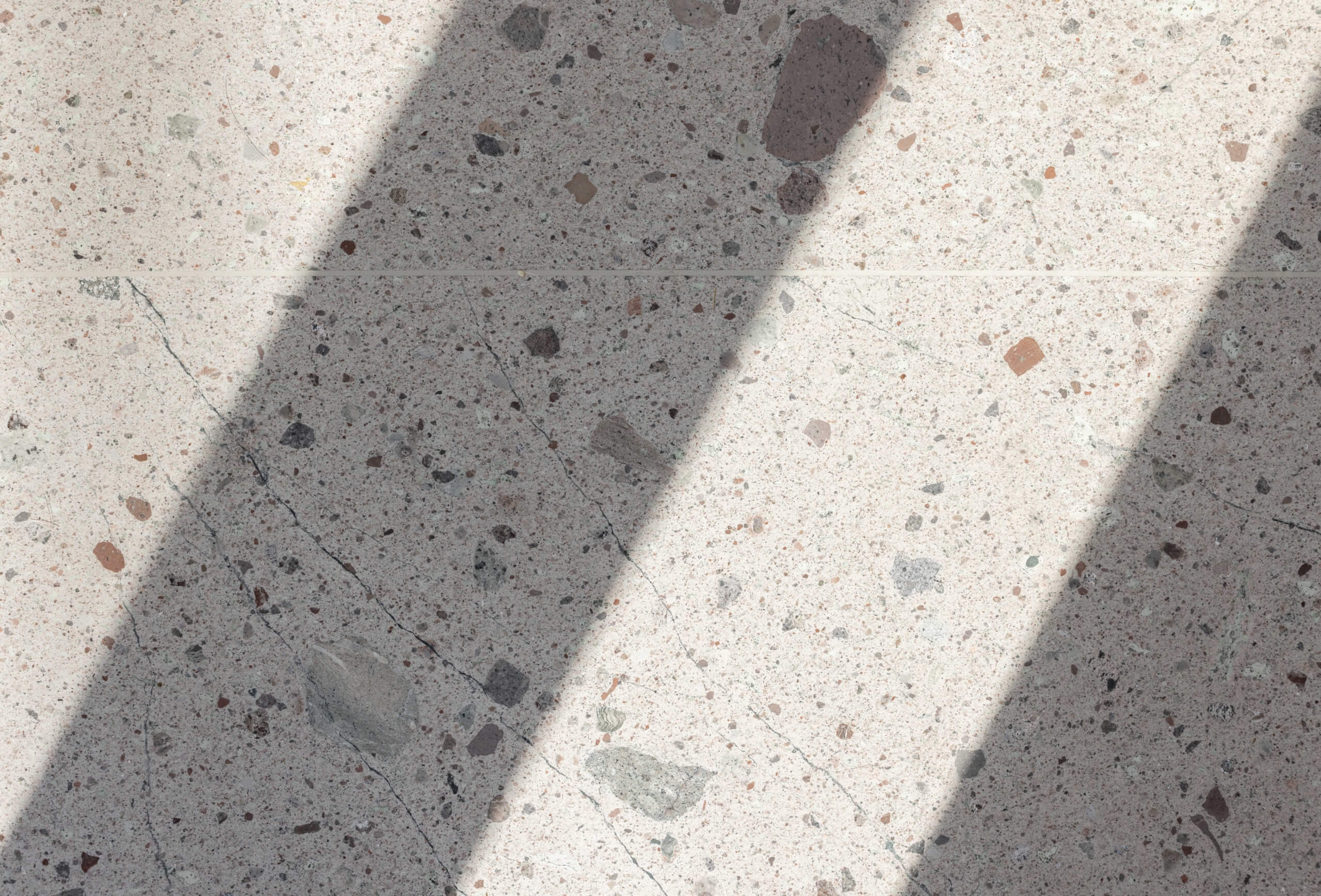 ריצוף מאבן טבעית - אם אתם מחפשים רעיונות לריצוף עם אבן טבעית, ודאי נתקלתם במגוון רחב ומבלבל של אפשרויות: קיימים סוגים רבים של אבן טבעית.